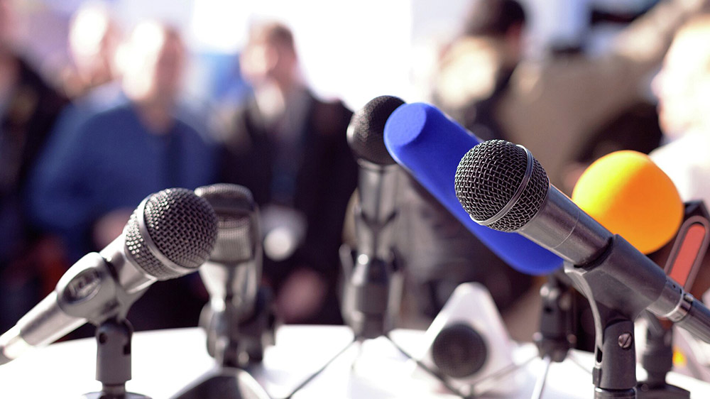 Микрофоны, пресс-конференция, журналистика